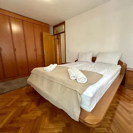 By Expert Aria Center Daire