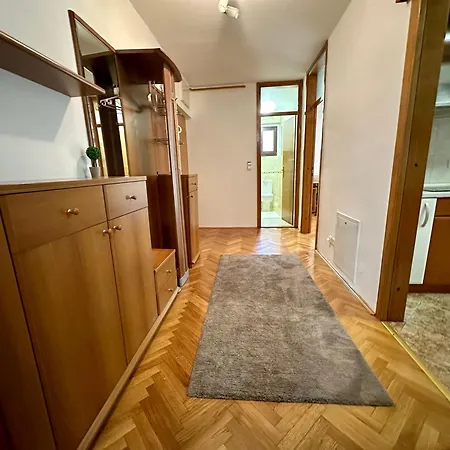 By Expert Aria Center Daire *